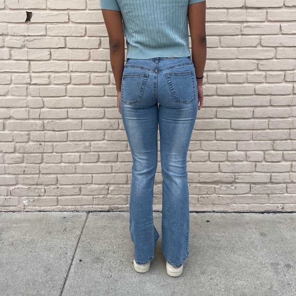 Retro flare leg blue jeans ๐ - Picture 5 of 7